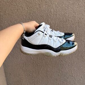 Air Jordan 11 Retro Low Emerald Mens
Size 12